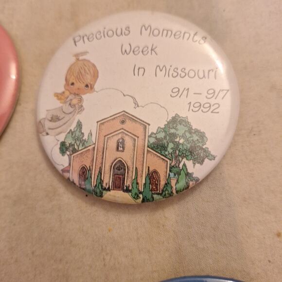 6 VTG PRECIOUS MOMENTS BUTTONS PINS LOT COLLECTORS CLUB - Picture 6 of 7